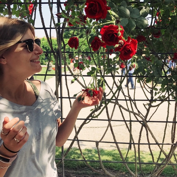 Meet your Posher, Rachel - Picture 1 of 2